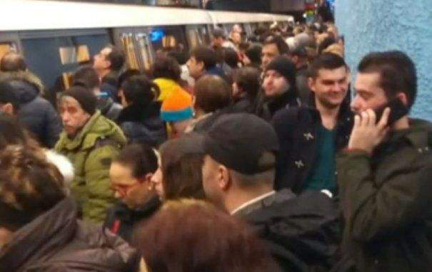 Panică la metrou, în Bucureşti! Oamenii au fost evacuaţi