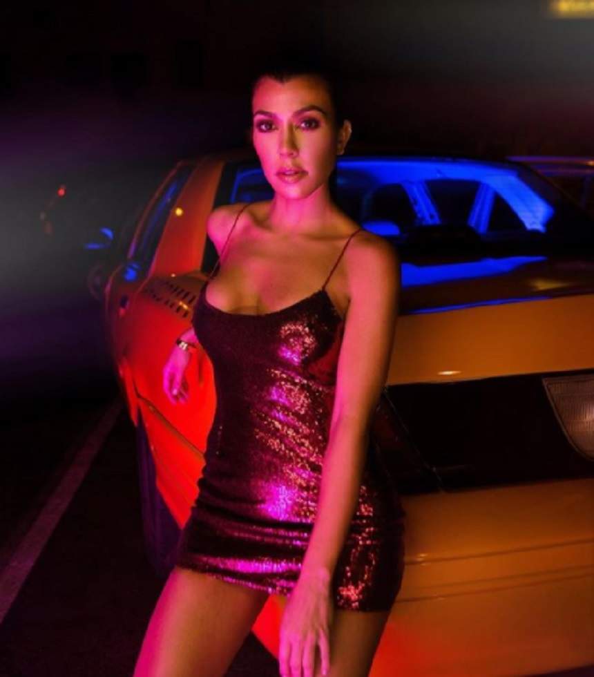 Kourtney Kardashian a renunţat complet la haine şi a pozat goală! Ce bine arată la 38 de ani! Bărbaţii au rămas mască