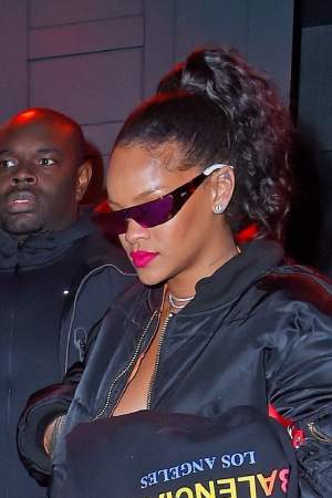 VIDEO / Rihanna a stârnit controverse la înmormântarea vărului ei! Cum s-a îmbrăcat vedeta