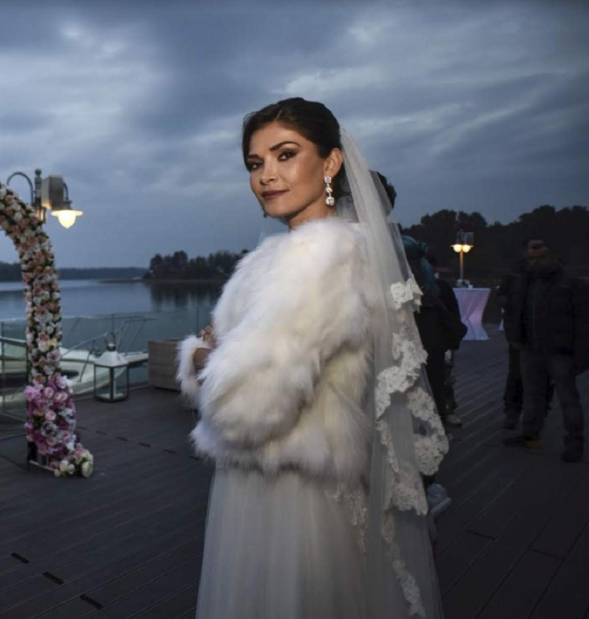 FOTO / Alina Pușcaș face din nou nuntă, gravidă! Imagini cu ea în rochie de mireasă