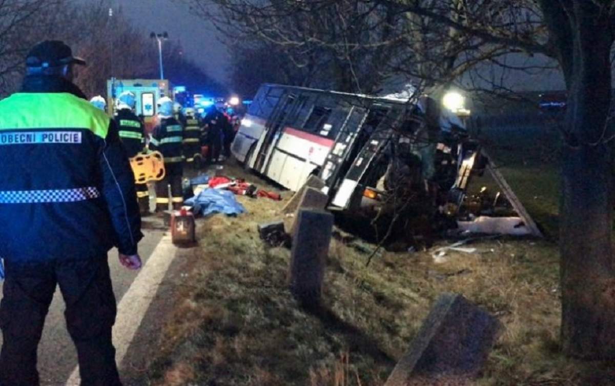 VIDEO / Impact devastator între un autobuz şi o maşină. Sunt cel puţin 3 morţi şi 45 de răniţi