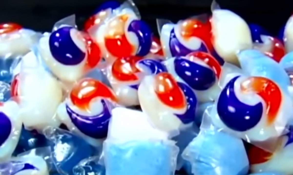 VIDEO / Capsulele cu detergent, cea mai nouă provocare virală. Motivul ireal pentru care a devenit coșmarul medicilor