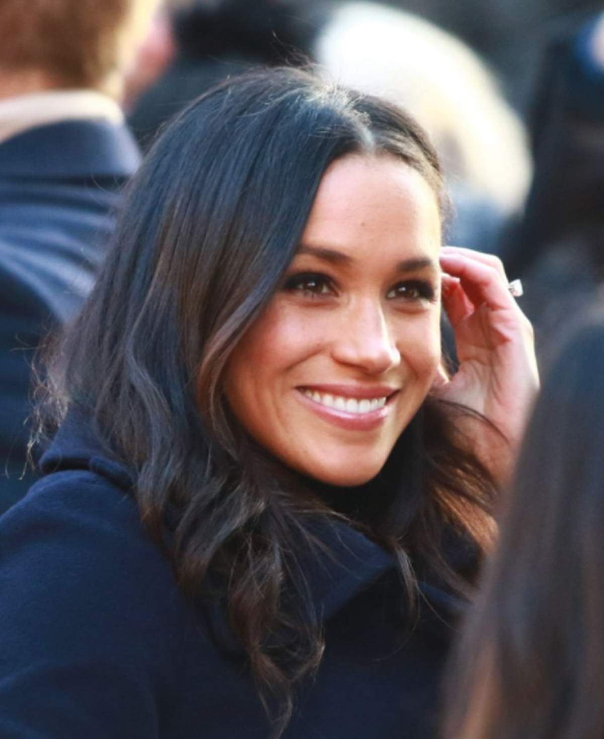 De ce Meghan Markle îşi atinge mereu părul cu mâna. Te-ai fi gândit la asta?