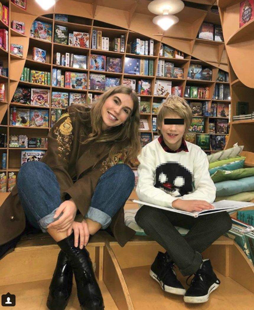 FOTO / Corina Bud, aşa cum nu ai mai văzut-o. Unde s-a fotografiat alături de fiul său