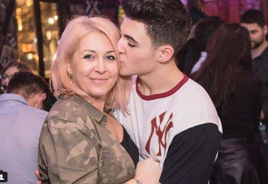 FOTO / Ea este cuscra Andreei Esca. Ce tânără şi frumoasa e mama lui Mario Fresh!