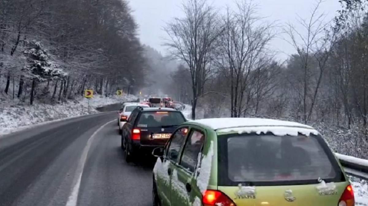 FOTO / Zăpada face ravagii în România! Trafic blocat pe DN 1