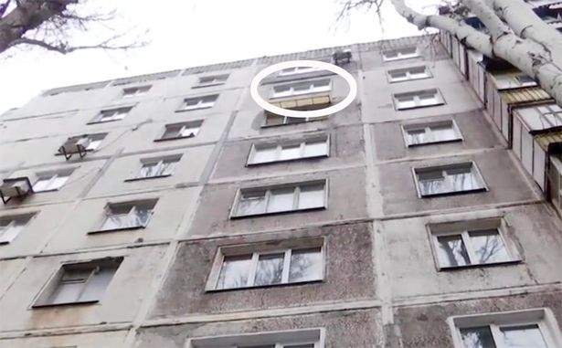 Incident cutremurător! Un copil de 2 ani a murit, după ce un sinucigaș căzut de la etajul 8 a aterizat pe el