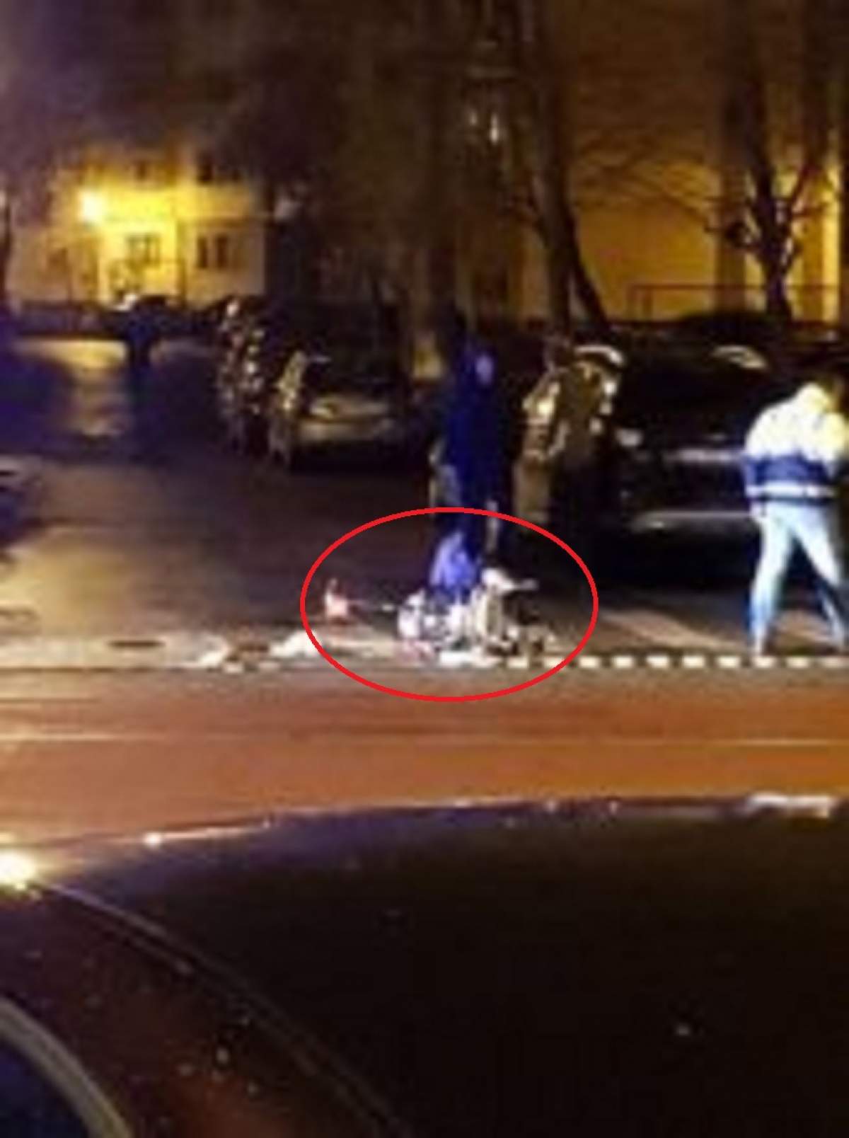 FOTO / Accident grav în Craiova. O fetiță și tatăl ei au fost spulberați pe o trece de pietoni. Șoferul este de negăsit