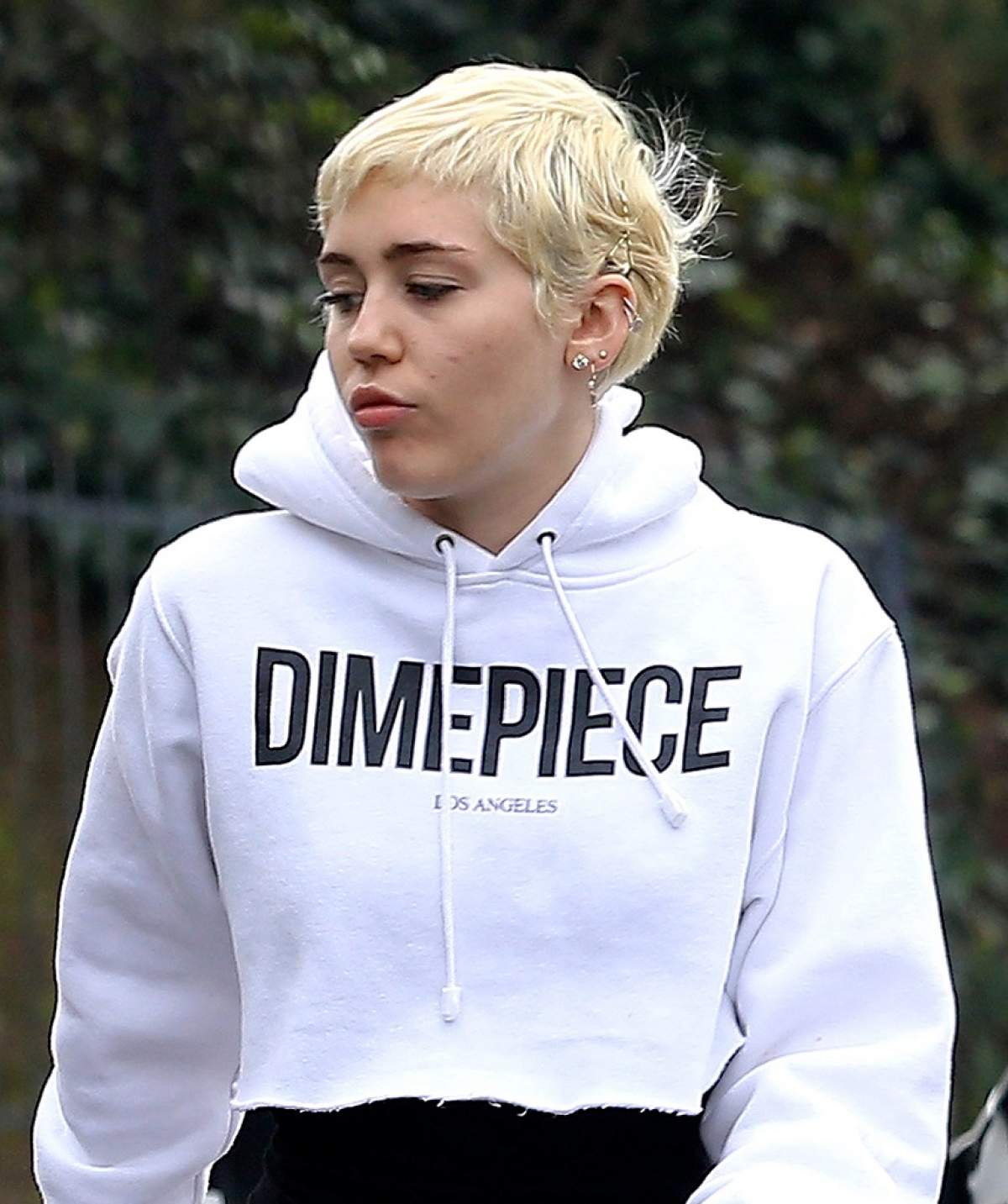 FOTO / Mai ţii minte transformarea lui Miley Cyrus într-un „băiat”, cu părul tuns scurt? Acum e total schimbată, după ce s-a căsătorit în secret