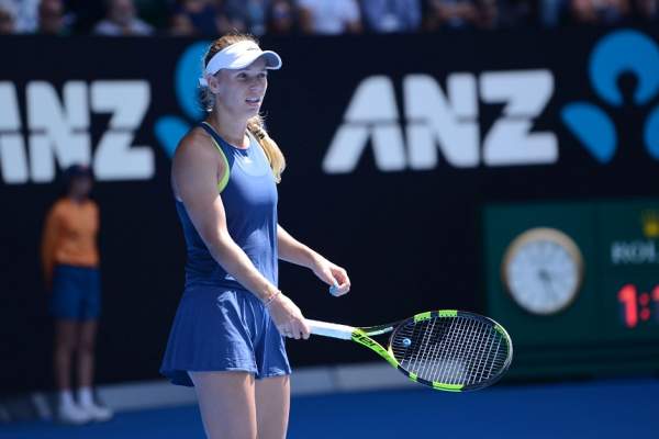 VIDEO / Caroline Wozniacki se ţine de glume înaintea finalei de la Australian Open! Ce farsă i-a făcut daneza tatălui ei