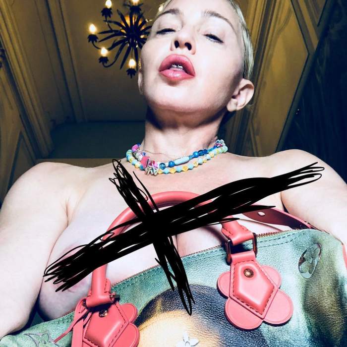 FOTO / Madonna, de nerecunoscut! Imaginea șocantă în care vedeta apare cu sânii goi, fără jenă!