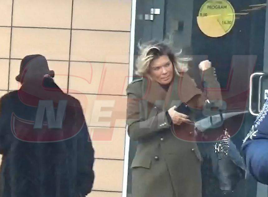 VIDEO PAPARAZZI / Ghinion pentru Gina Pistol! Vedeta a ajuns pe mâinile medicilor, după vacanţa petrecută în Thailanda alături de Smiley!