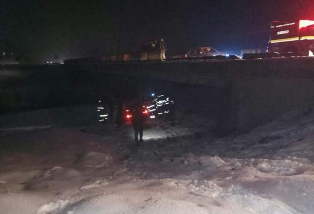 O maşină a căzut de pe pod, pe DN13! O persoană a murit, încarcerată