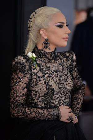 FOTO / Apariție de infarct a lui Lady Gaga, la Premiile Grammy! Cum a uimit controversata artistă