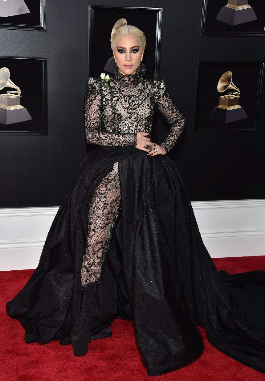 FOTO / Apariție de infarct a lui Lady Gaga, la Premiile Grammy! Cum a uimit controversata artistă