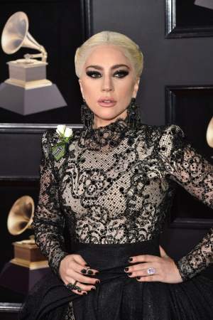 FOTO / Apariție de infarct a lui Lady Gaga, la Premiile Grammy! Cum a uimit controversata artistă