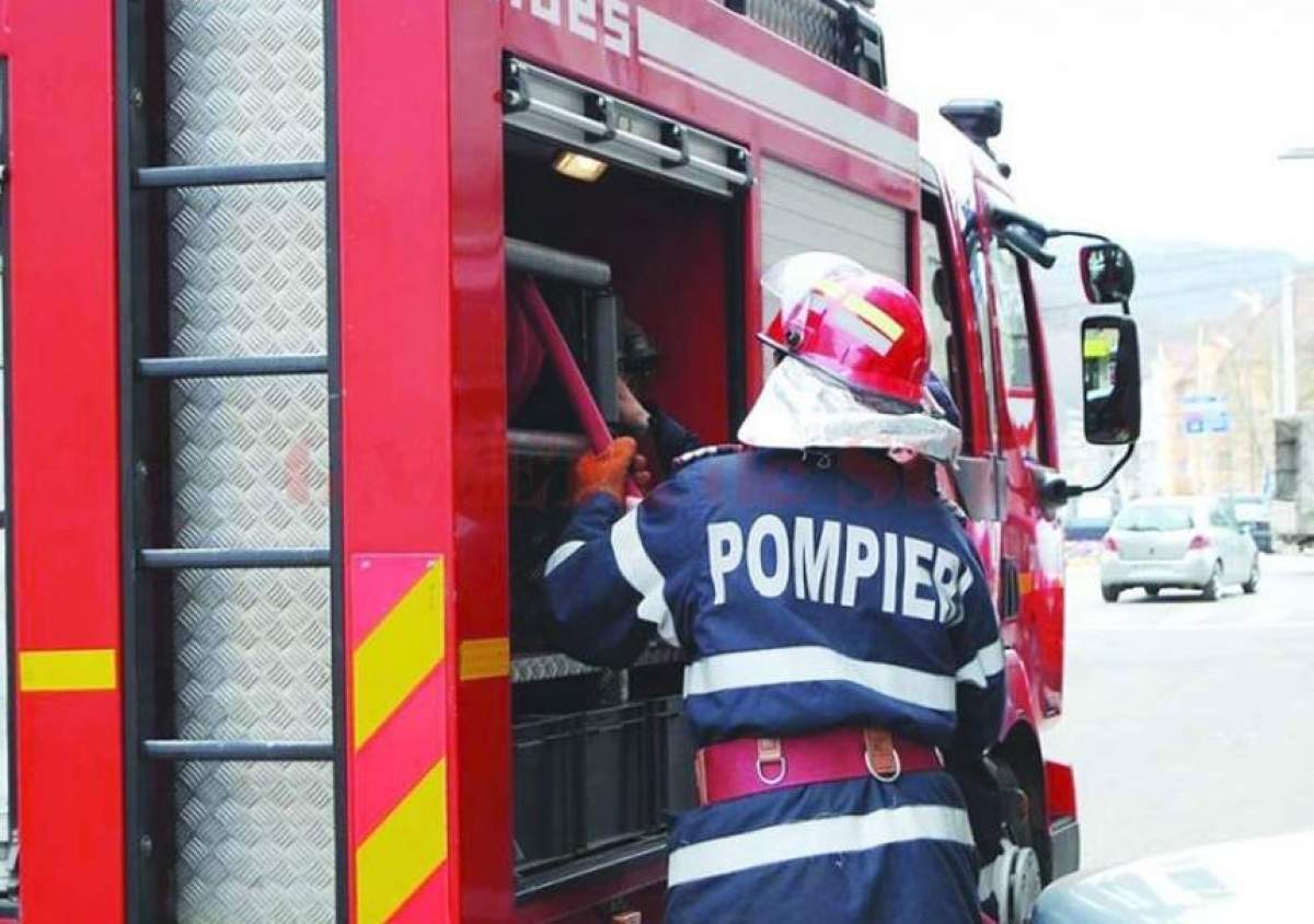 Incendiu la o şcoală din Gorj. Elevii au fost evacuaţi