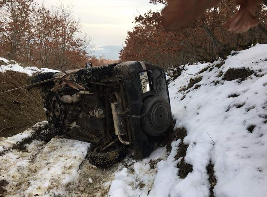 FOTO / Robert, fost concurent la "Insula Iubirii", s-a răsturnat cu maşina! Prima reacţie a Medanei