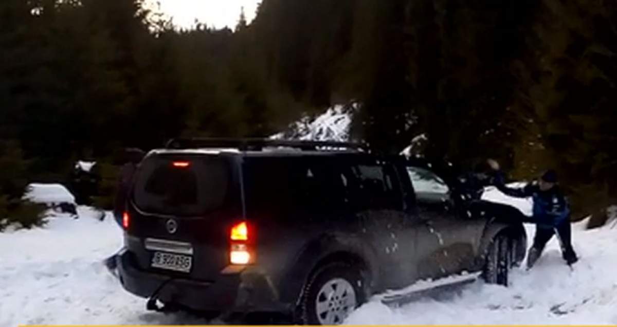 VIDEO / Dimineaţă cumplită pentru 22 de turişti blocaţi pe munte. Autorităţile au intervenit de urgenţă