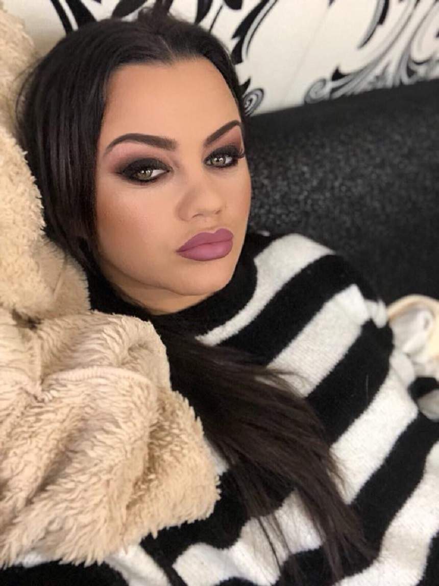 Sexy cântăreaţa comparată cu Denisa Răducu, mesaj dur pentru femeile-breloc: "De succes eşti când îţi plăteşti singură facturile"