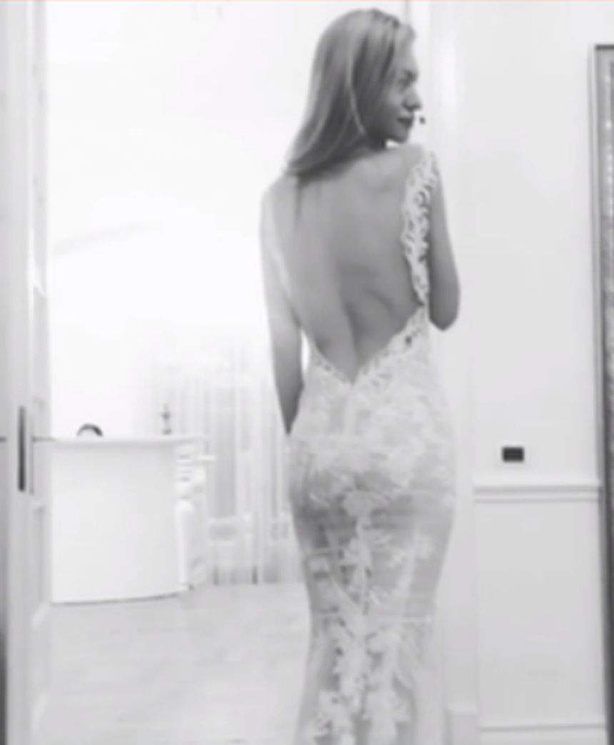 VIDEO / Laura Dincă a probat rochia de mireasă. Ce ţinută specială vrea să poarte în ziua cea mare. Cristian Boureanu va trebui să bage mâna adânc în buzunar