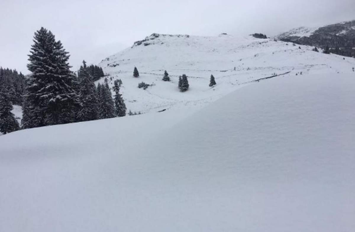 Acţiune de salvare în Bucegi! Doi turişti, blocaţi de viscol în zona Vârfului Omu