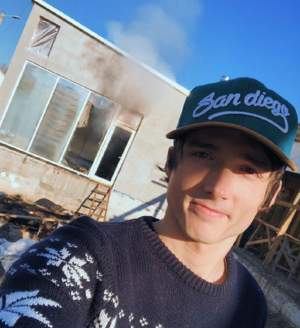 FOTO / Casa unui cunoscut vlogger a ars! Mesaj transmis de tânăr
