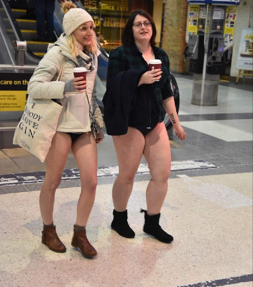 FOTO / Ziua fără pantaloni la metrou! Sute de oameni au mers în lenjerie intimă
