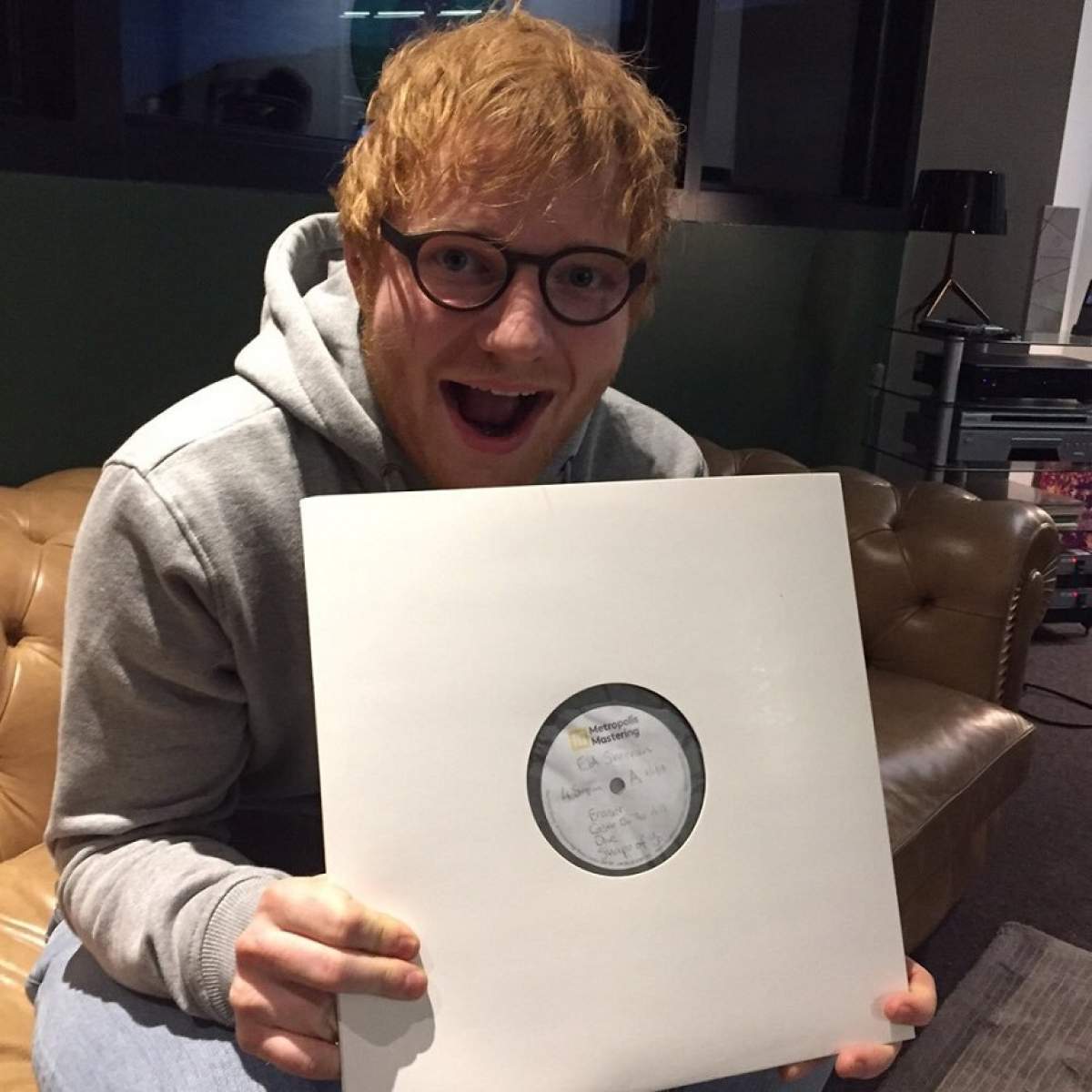 Incredibil! Fița extrem de bizară a lui Ed Sheeran: "Asistenții lui trebuie să care tot timpul după ei asta"