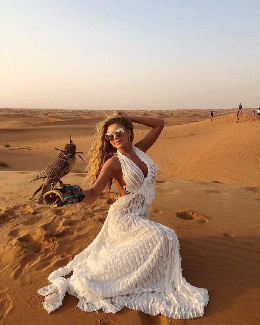 FOTO / Roxana Vaşniuc s-a pozat "periculos" şi sexy! Diva a încălcat legea din Dubai şi a lăsat la vedere un detaliu intim