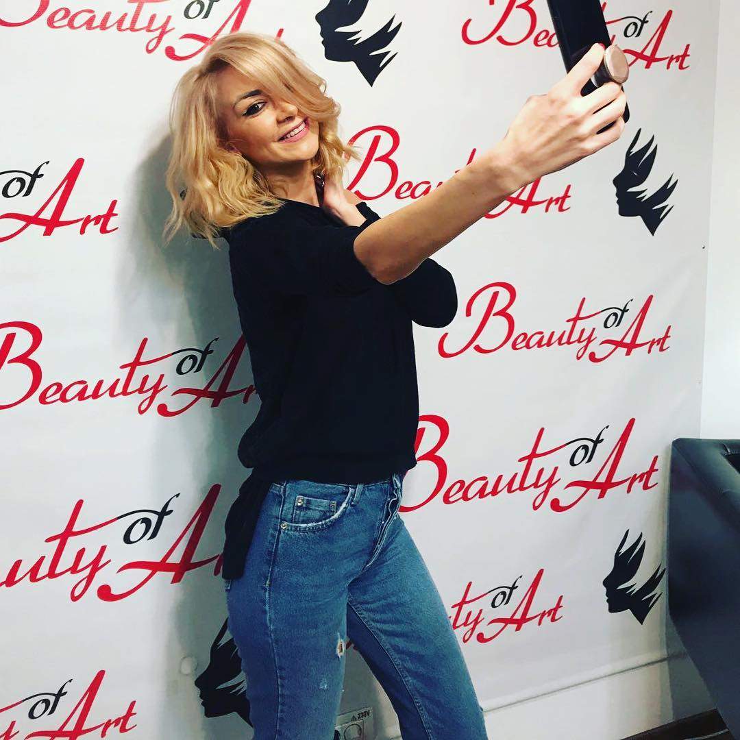 Denisa Tănase, nou an, nouă relație, nou look! "Raluca, păzea! Nu mai ești singura blondă din Bambi"