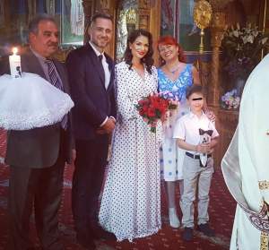 FOTO / Deea şi Dinu Maxer şi-au sfinţit noile verighete, la 10 ani de la nuntă: "Am avut parte de o slujbă emoționantă"