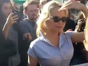 VIDEO / Pamela Anderson a fost închisă într-o cuscă de animale! Motivul este uimitor