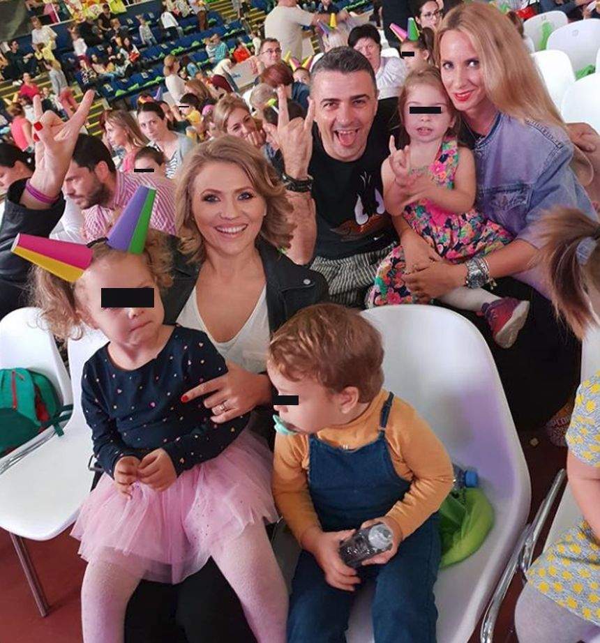 FOTO / Mirela Vaida şi-a scos copiii la distracţie! Cu cine s-a întâlnit frumoasa prezentatoare la spectacol!