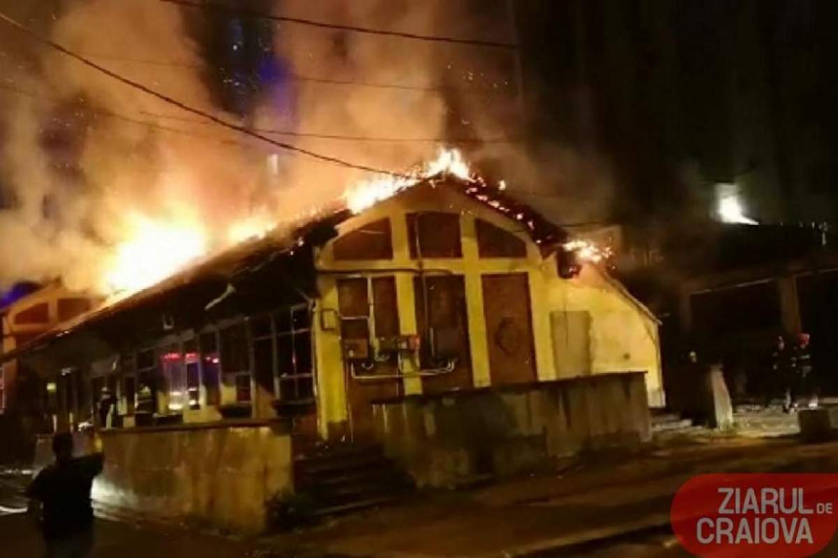 VIDEO / Incendiu infernal în centrul Craiovei! Focul nu se poate stinge. Arde o hală de 800 metri pătraţi