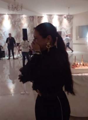 FOTO / Soţia lui Adrian Minune, în lacrimi la o petrecere! Cântăreţul a lăsat-o fără cuvinte