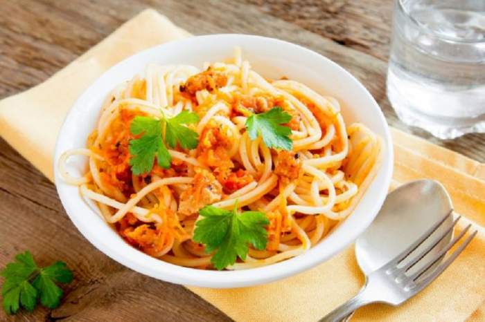 REȚETA ZILEI: Spaghete cu ton și ardei, prânzul perfect!