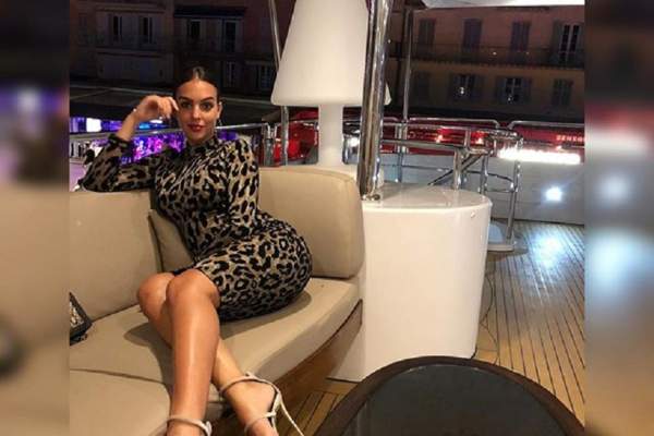 FOTO / Pe stadion, ca în club! Cum s-a îmbrăcat iubita lui Cristiano Ronaldo, la meciul starului de la Juventus