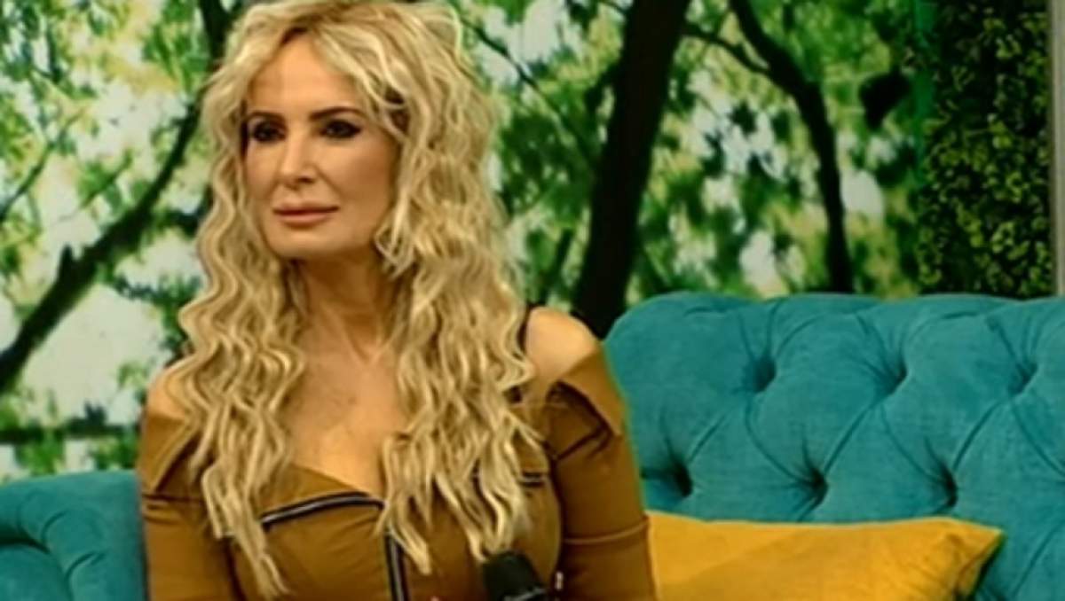 Inhibiţiile nu există! Daniela Gyorfi, apariţie fără chiloţi, în direct