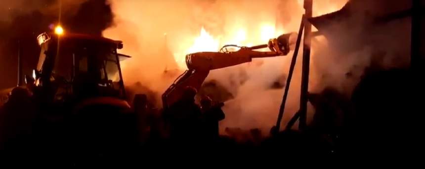 VIDEO / Nu şi-a primit banii, aşa că a incendiat firma! Gestul unui botoşănean a uimit întreaga ţară