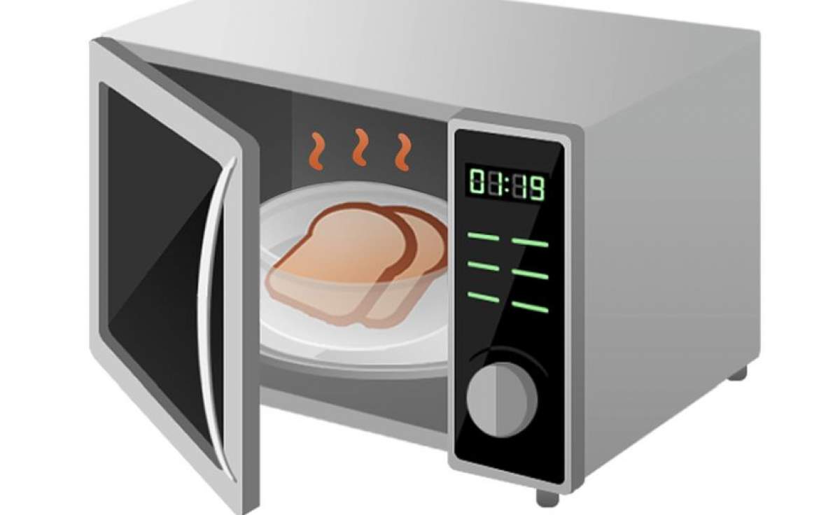 Specialiştii interzic categoric! Ce nu este bine să bagi în cuptorul cu microunde!