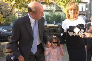 VIDEO / Elena Băsescu, apariţie senzaţională la botezul fiicei! Ce rochie ieşită din comun a ales să poarte!