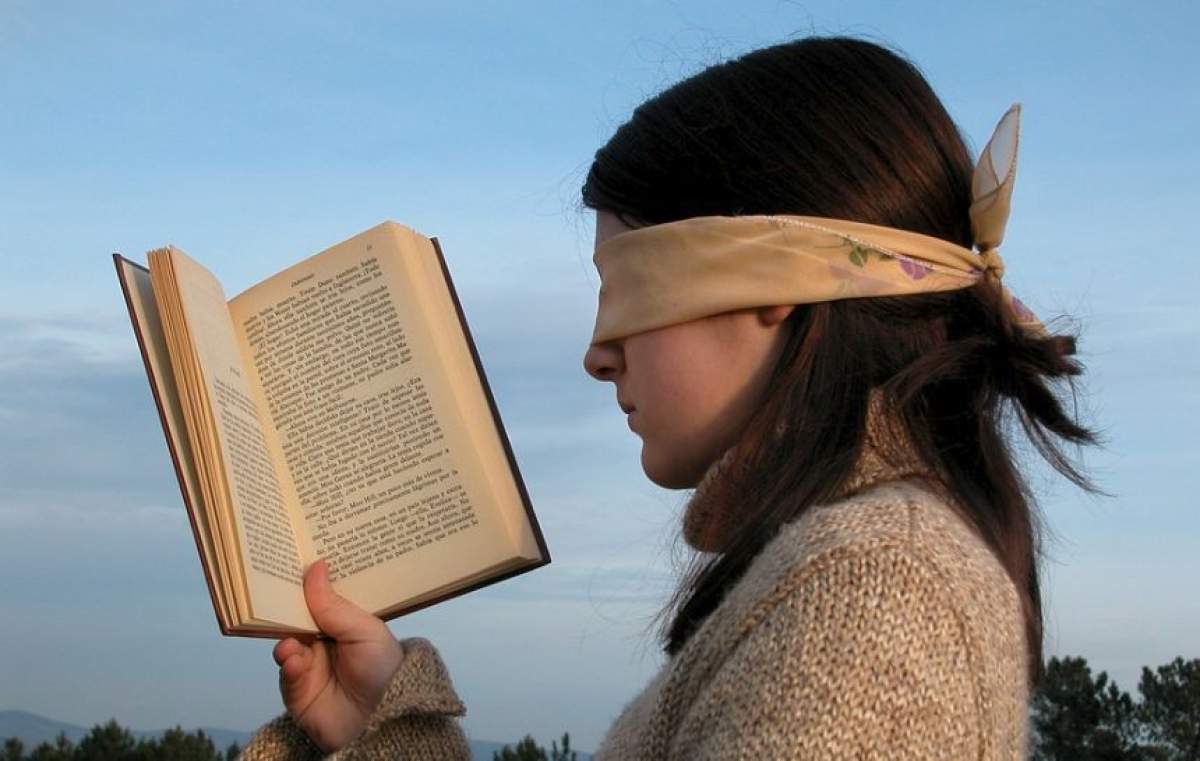 ÎNTREBAREA ZILEI! Ştiai că, de fapt, lectura în lumină slabă nu afectează vederea?