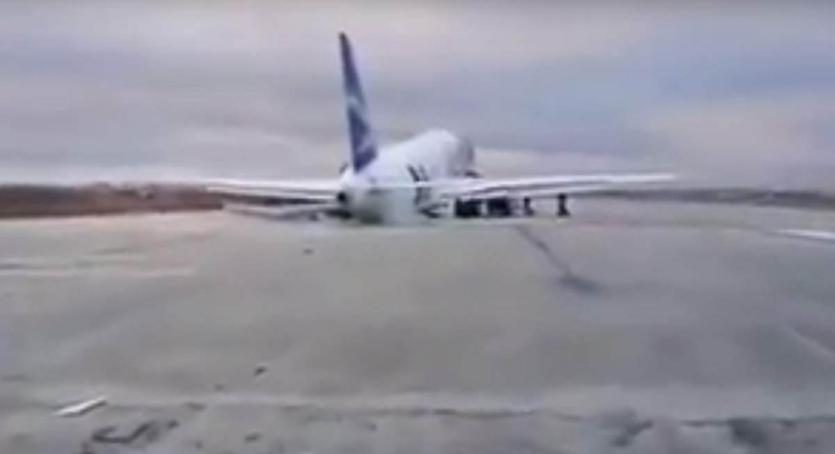 VIDEO / Imagini incredibile în cel mai rece oraș al lumii! Un avion a rămas fără roți, după ce a aterizat pe gheață
