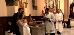 Cele mai ciudate superstiții înainte de botezul unui copil. Este sau nu bine să-i arăți fața copilului, înainte de a fi creștinat?