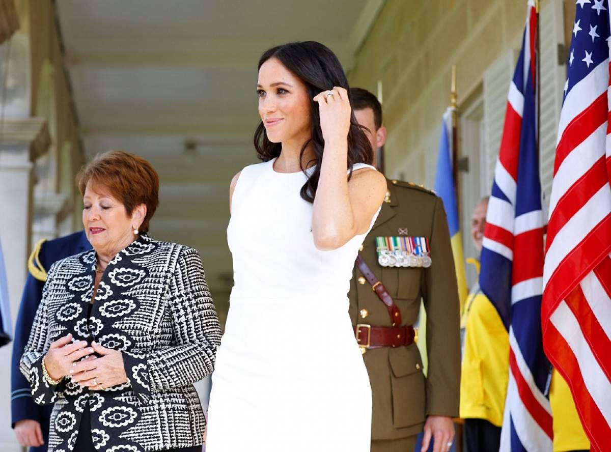 FOTO / Meghan Markle și-a etalat burtica de gravidă într-o rochie mulată. Ducesa a primit un cadou neașteptat