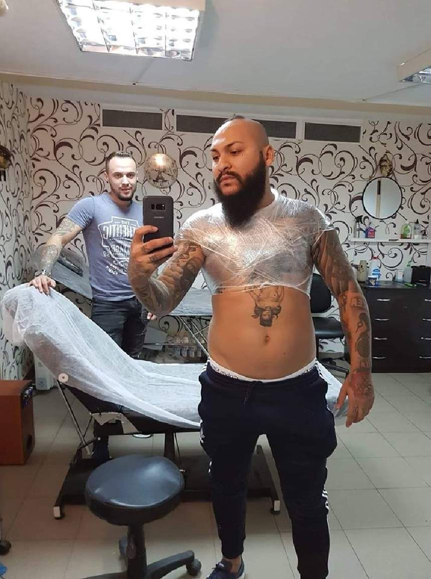 FOTO / Dani Mocanu, tatuaj nou, pe "șmecherie". Ce și-a desenat manelistul pe piept 