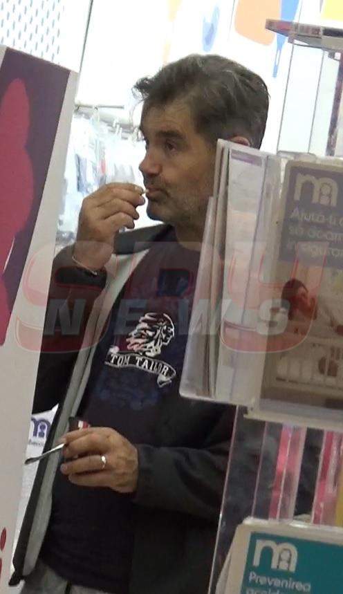VIDEO PAPARAZZI / A luat fetiţa la cumpărături, dar el s-a comportat ca un copil! Soţul Roxanei Ciuhulescu, prins "în fapt" la shopping