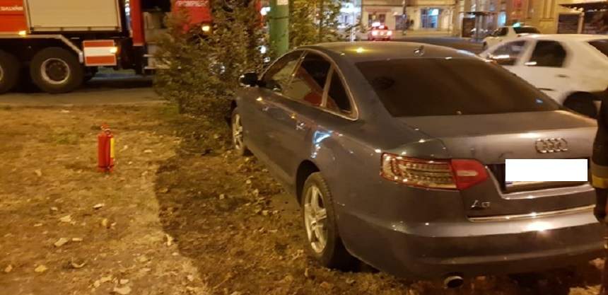 VIDEO / Imagini scandaloase! Mort de beat, fiul lui Miron Cozma a zburat cu mașina direct într-un stâlp