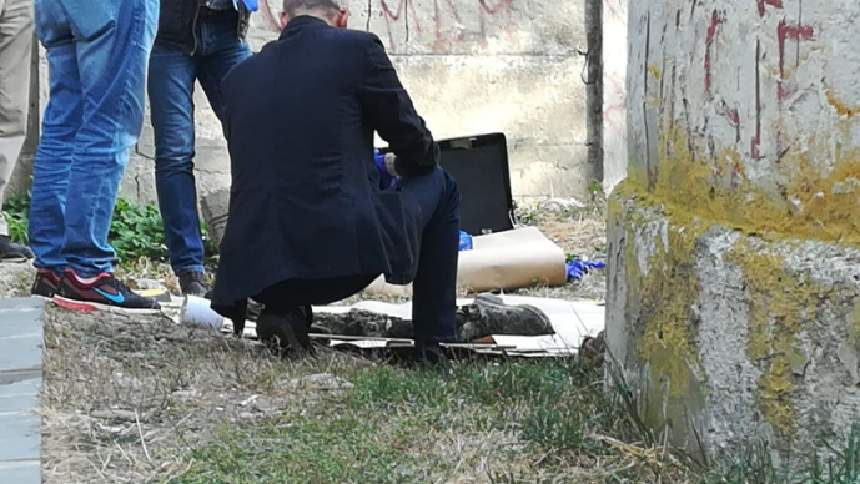 FOTO / Descoperire macabră în Focşani! Un picior de om, găsit într-un canal